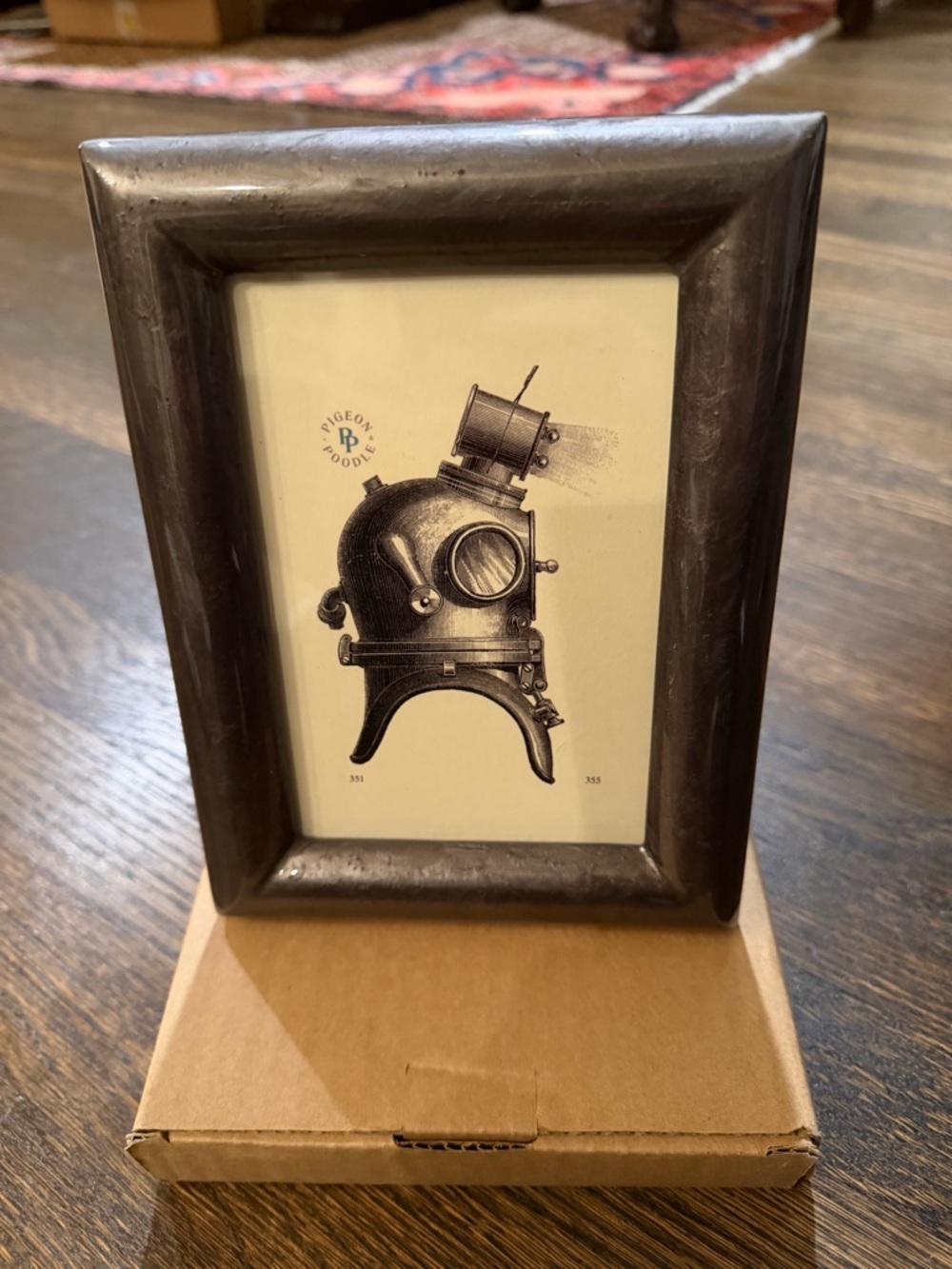 NIB “PIGEON & POODLE”Gray Burl Resin Frame With Picture